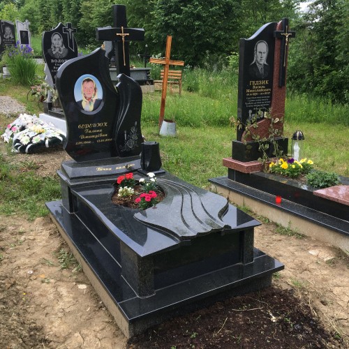 Пам’ятники одинарні у Горохолина #1