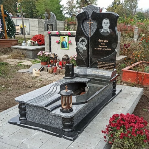 Пам’ятники одинарні у Снятині.
 #62